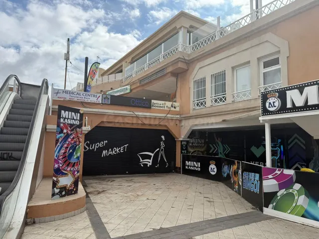 Amplio Local Comercial en Adeje, Ideal para Inversores - foto 3