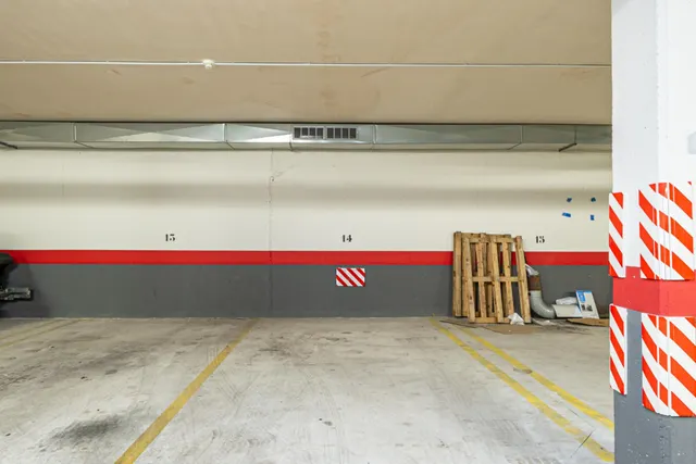 Alquiler de parking en el Coll d'en Rabassa — 9