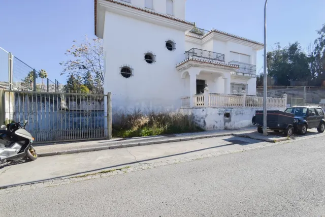 CASA Y PARCELA PARA USOS MULTIPLES. ZONA SERRALLO