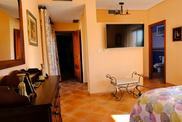 ¡¡ Estupendo chalet de 495 m2. construidos en una parcela de 1.000 m2. vallada, dentro del perímetro de una finca de 9.480 m2. !! — 39