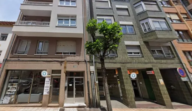 Se vende piso OKUPADO en Calle Ricardo Montes 28 de Oviedo, 