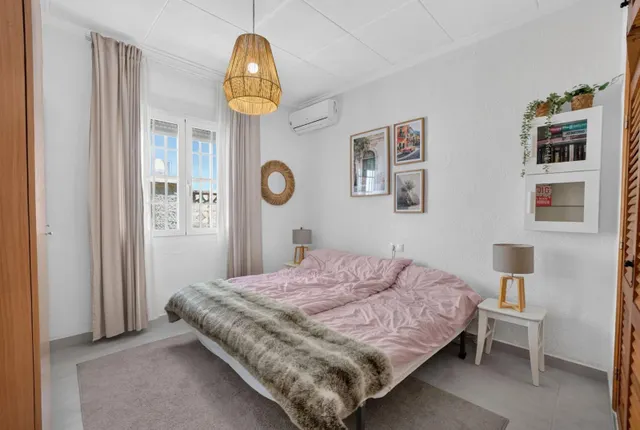 Villa con Encanto Español y Piscina Privada en Mil Palmeras — 22