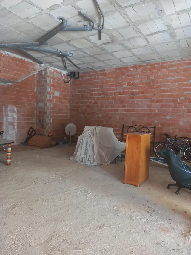 SE VENDE LOCAL — 4