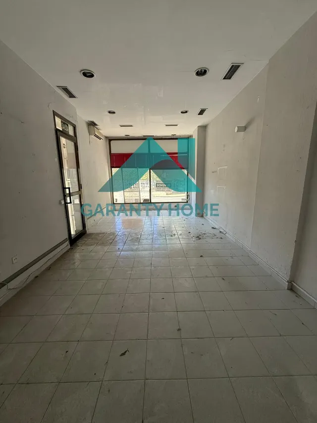 SE VENDE O SE ALQUILA LOCAL EN LA GALERIA COMERCIAL EL DESCU