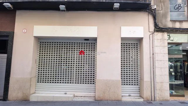 En venta local comercial en el centro de Tortosa. — 3