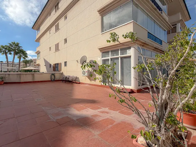 Parquemar! Exclusivo y Único, apartamento tipo bungalow con Colosal Terraza privada en urbanización privilegiada con preciosa piscina comunitaria (400 mts playa) — 8