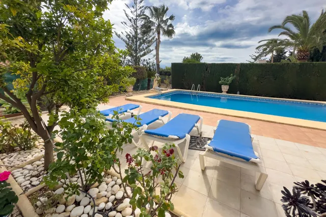 Villa semi reformada en una de las mejores urbanizaciones de - foto 4