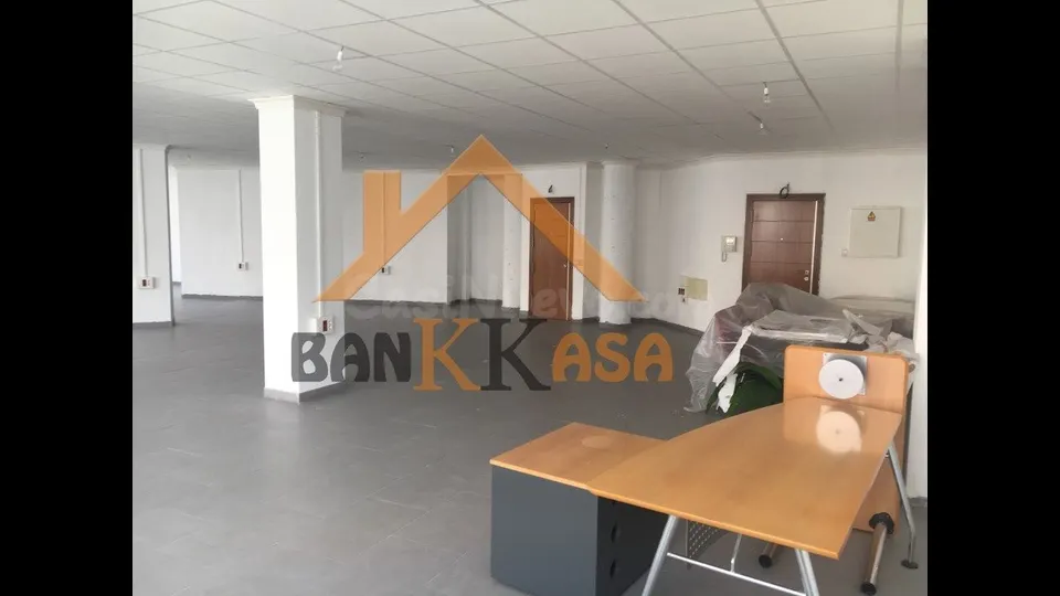 SE VENDE O SE ALQUILA OFICINA EN EJIDO ZONA TEATRO