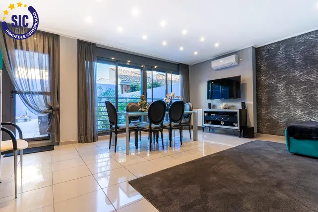 Exclusiva casa en calle Alacuás: espacio, diseño y máximo co