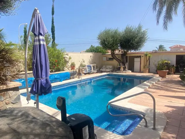 Chalet independiente de planta única con piscina privada, pl - foto 3