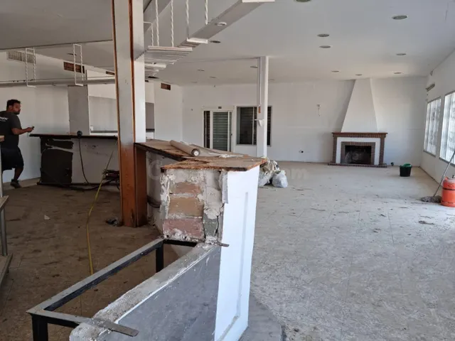 Local con licencia de apertura en zona estratégica junto al  - foto 5