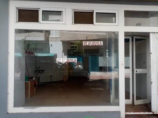 LOCAL COMERCIAL EN EL CORAZÓN DE ESTEPONA — A 100 M DE LA PLAZA CENTRAL — 23