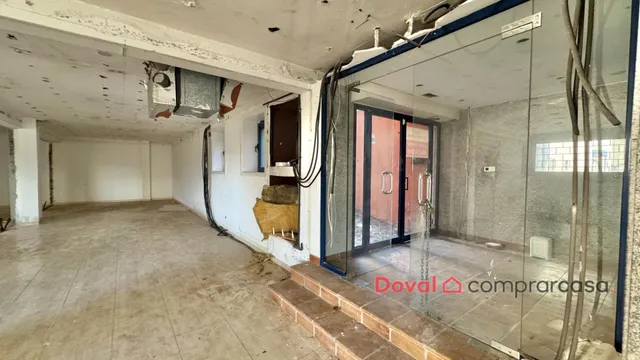 Amplio local comercial en zona Hispanidad – 359 m2, luminoso y con acceso para vehículos — 22