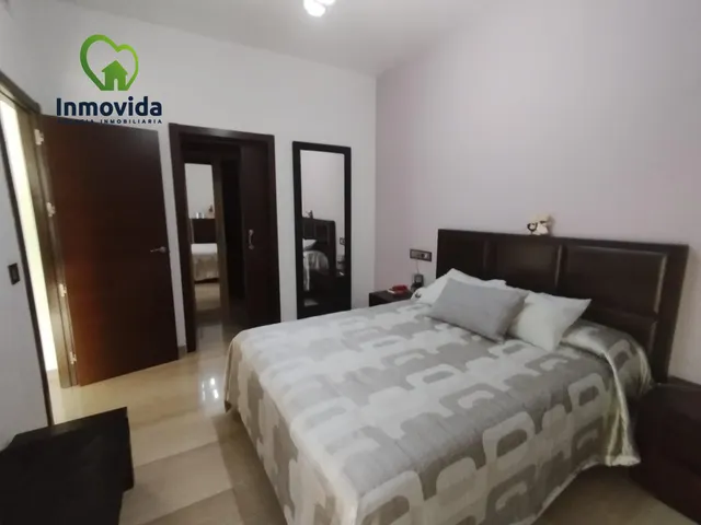 Casa Reformada con Espacios Exteriores en Córdoba - €380,000 — 24