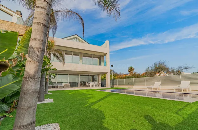 Villa de Lujo en Urb Palmera – Espacio, Estilo y Playa Privada — 2