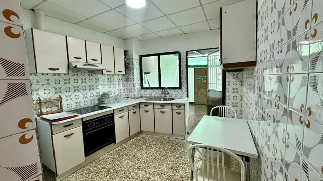 OPORTUNIDAD DE PISO CON AMPLIAS ESTANCIAS IDEAL PARA RESIDEN - foto 3