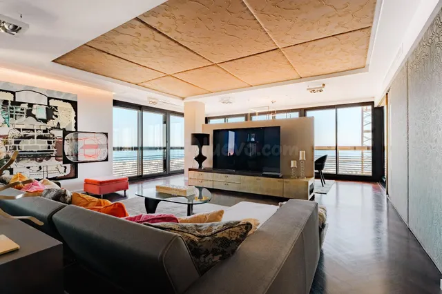 Vivienda en 1ª línea con vistas panorámicas al mar, Edificio