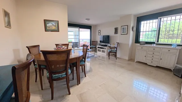 Apartamento de planta baja de esquina con 2 dormitorios con jardin y vistas parciales al mar — 9