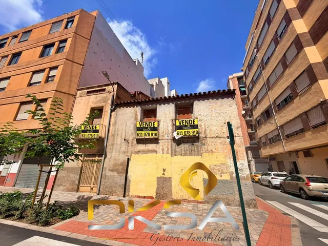 A la venta lote de 3 viviendas para reformar/derribar en Cas