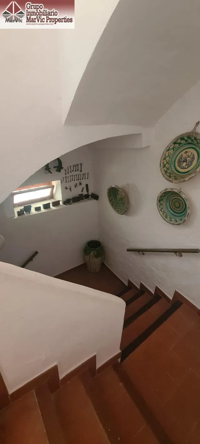 Amplia Casa Reformada en Sella con Piscina y Chimenea — 21
