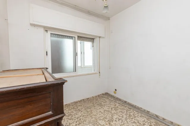 Piso en esquina con terraza y vistas a Plaza Mariana Pineda, Granada — 34