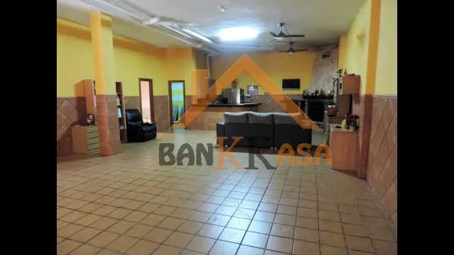 SE VENDE VIVIENDA SOBRE LOCAL EN SANTA MARÍA DEL ÁGUILA — 4