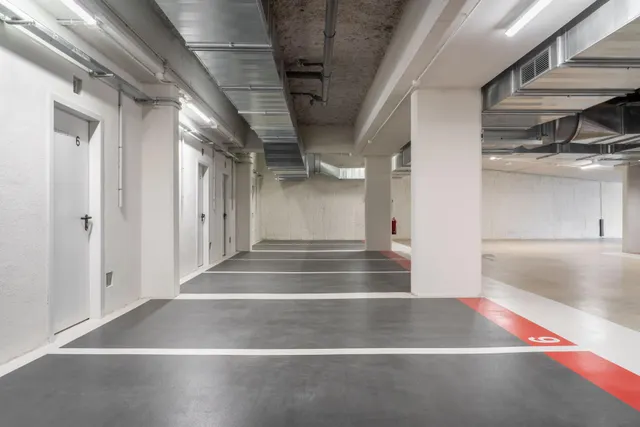 Parking de moto 3m² en alquiler - Zona Avinguda Barcelona — 21