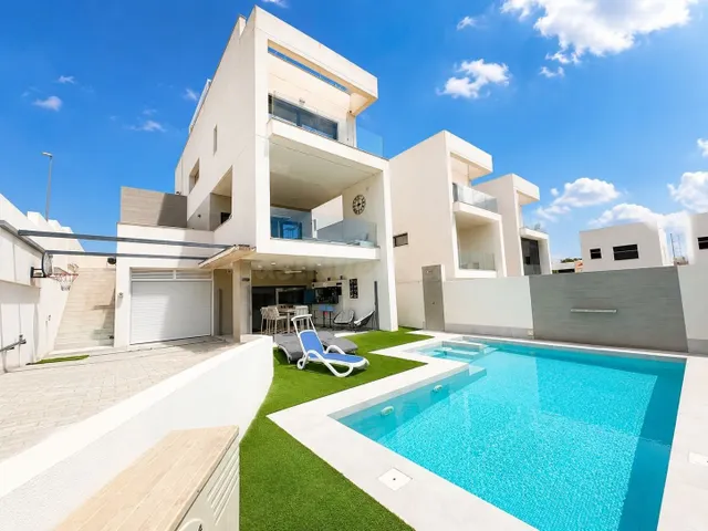 Villa 4 habitaciones en venta - Pueblo 4