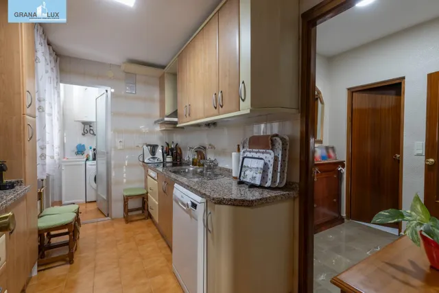 Amplio y luminoso piso de 3 dormitorios listo para entrar a vivir junto al metro de Albolote — 22