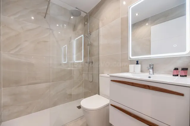 Este apartamento recién reformado situado en el complejo Hot - foto 4