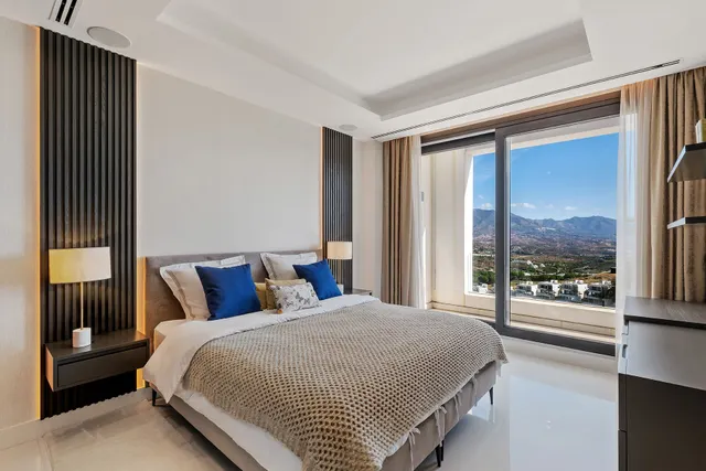 Spectacular Contemporary Villa with Exquisite Quality and Beautiful Views — 35