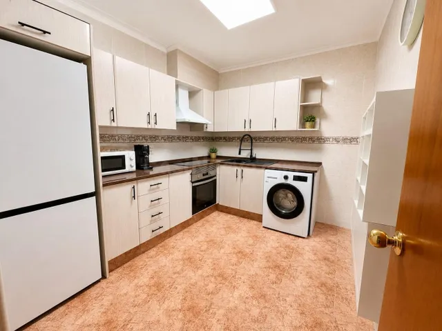 VIVIENDA CON INQUILINO, REFORMADA Y A UN PASO DEL CENTRO EN  - foto 3
