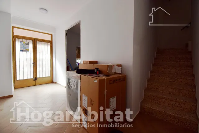 ESPACIOSA CASA SEMIRREFORMADA CON TERRAZA — 32