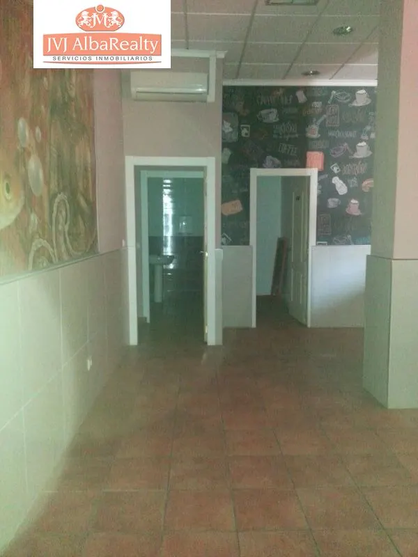 VENDO BAR RECIEN REFORMADO EN EROSKI DE 70 MTS. — 2
