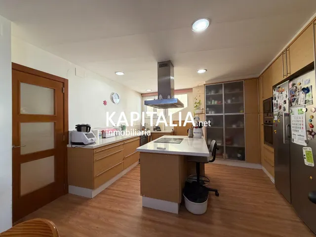 Espectacular casa con vivienda tipo dúplex muy cerca de la p - foto 2