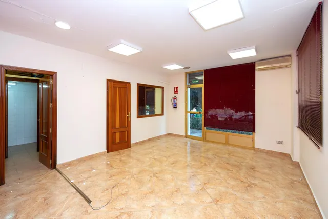 Local de 50 m2 cerca del centro de Granada con posibilidad de cambio de uso a vivienda — 15