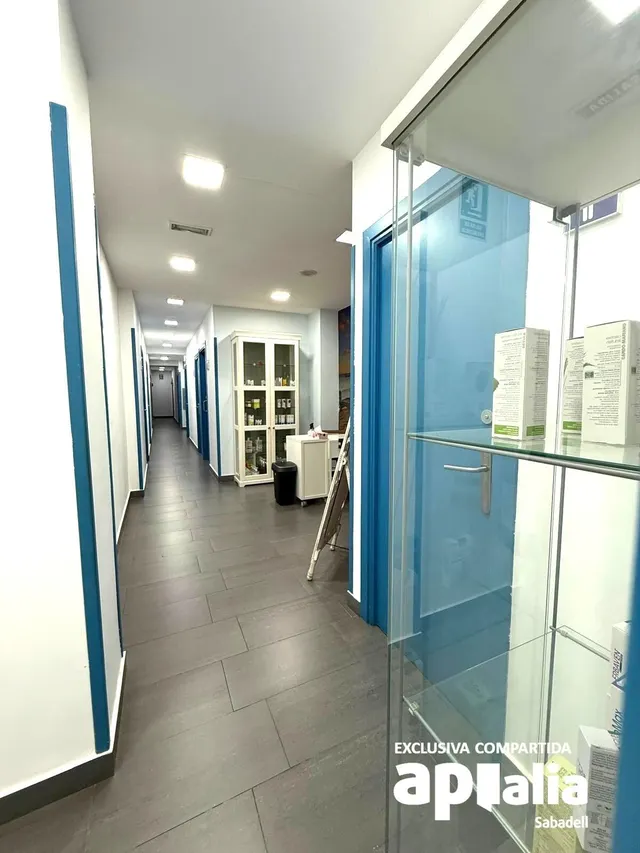 LOCAL COMERCIAL EN BARBERRÀ DEL VALLÉS — 17