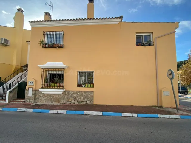 IMPRESIONANTE CASA EN URBANIZACIÓN EN ALCALÁ DE LOS GAZULES - foto 2
