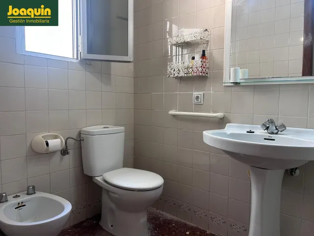 Amplio piso de 123 m2 con terraza y gran potencial en Santa Rosa — 10