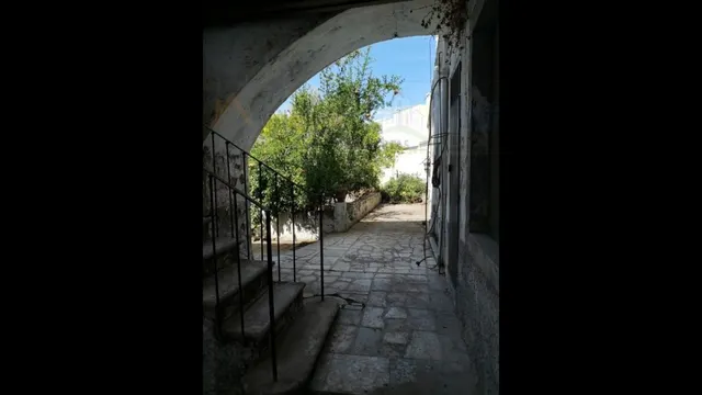 SE VENDE CASA ANTIGUA CON TERRENO DE 3 PLANTAS EN BERJA — 22