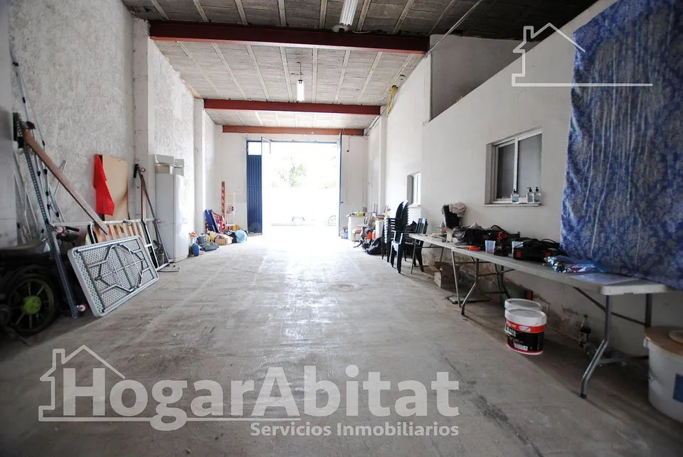 AMPLIO LOCAL COMERCIAL CON GARAJE