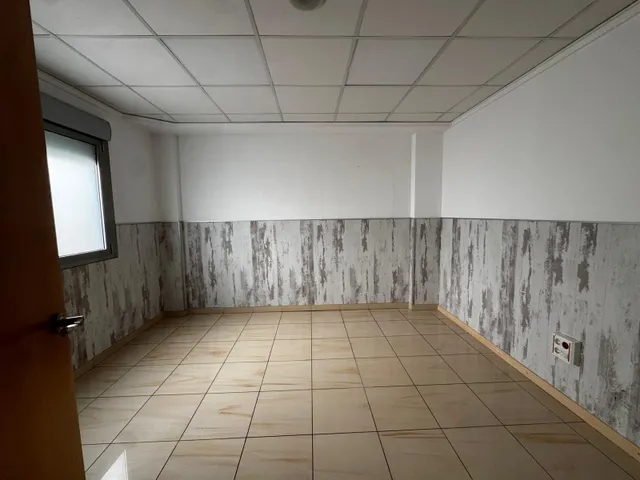 Oficina en el centro de Gandía, exterior y lista para entrar — 8