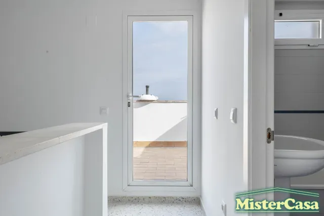 EXCLUSIVA. Zona norte. Ático Dúplex VPO. Terraza-solarium de 52m2. 4 dormitorios, 2 baños. Garaje. — 33