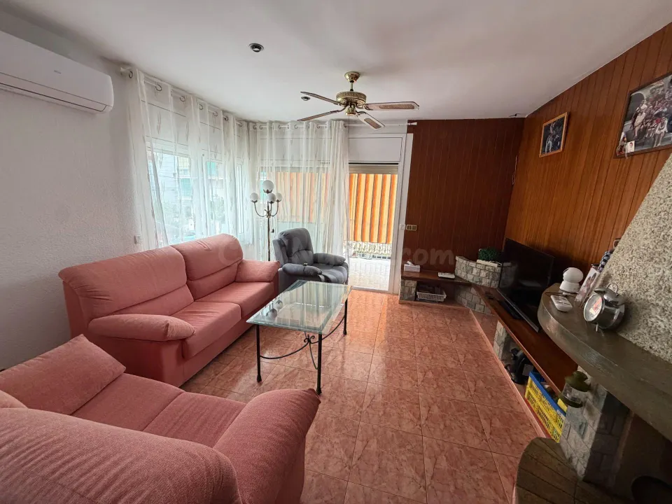 VIVIENDA ADOSADA DE 3 PLANTAS CON GARAJE , 4 habitaciones , AMPLIAS TERRAZAS EN SEGUR DE CALAFELL.