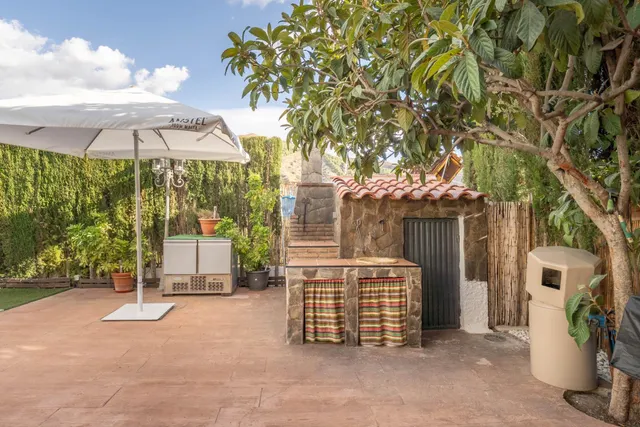 CHALET CON PISCINA Y JARDÍN A SOLO 10 MINUTOS DE GRANADA — 15