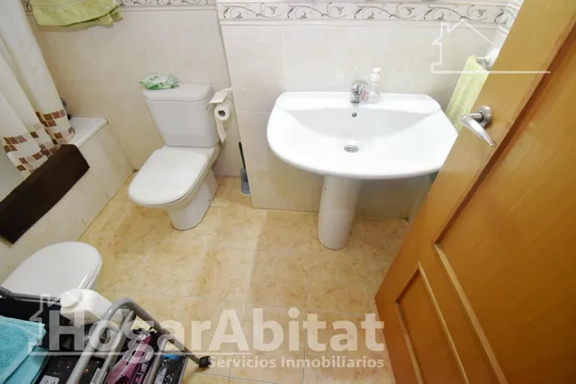 Gran amplitud, excelente luminosidad y precio atractivo en este piso con garaje — 30