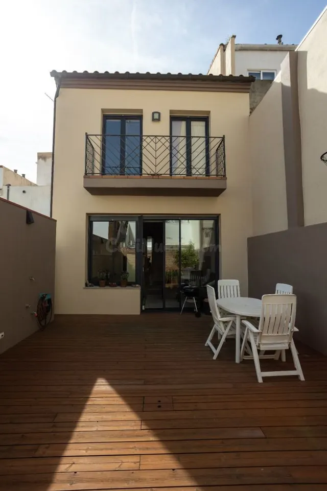 Una bonita casa con terrazas en Figueres. - foto 2