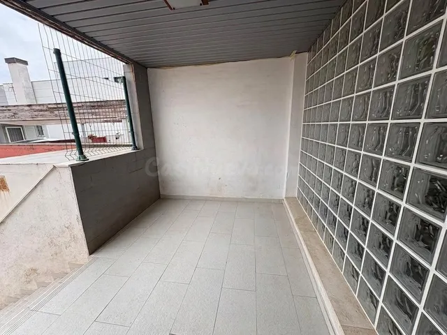 SE VENDE CASA ADOSADA DE TRES DORMITORIOS EN ALGECIRAS, ZONA - foto 5