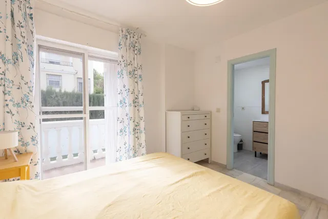 Casa independiente con piscina en La Zubia. — 20