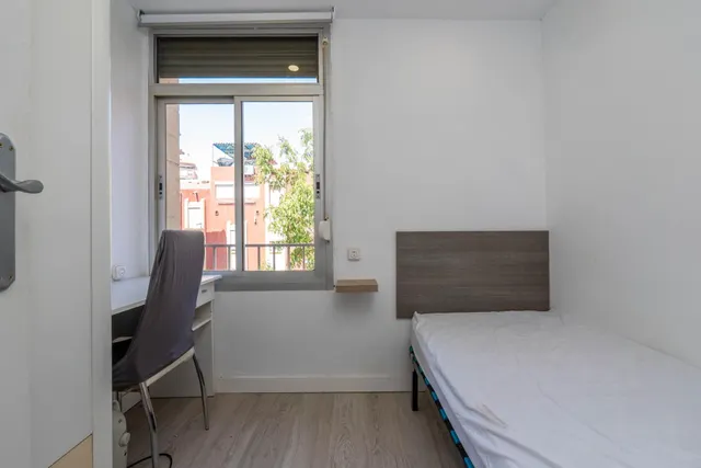 Piso de 5 dormitorios ideal para INVERSORES junto a edificio Junta Andalucía de Almanjáyar — 25